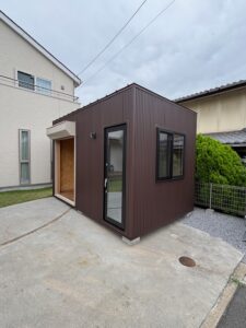 ネイルサロン＆バイクガレージ