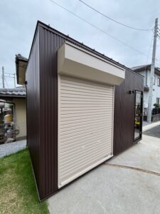 ネイルサロン＆バイクガレージ