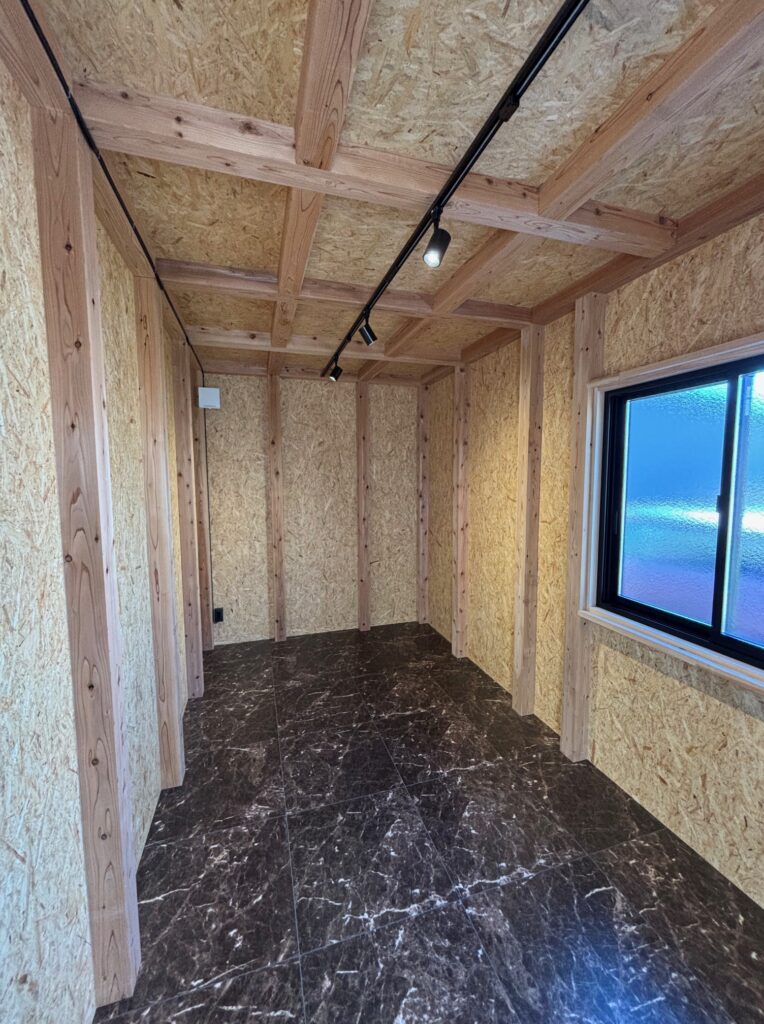 筋トレ専用ご自宅のお庭に！