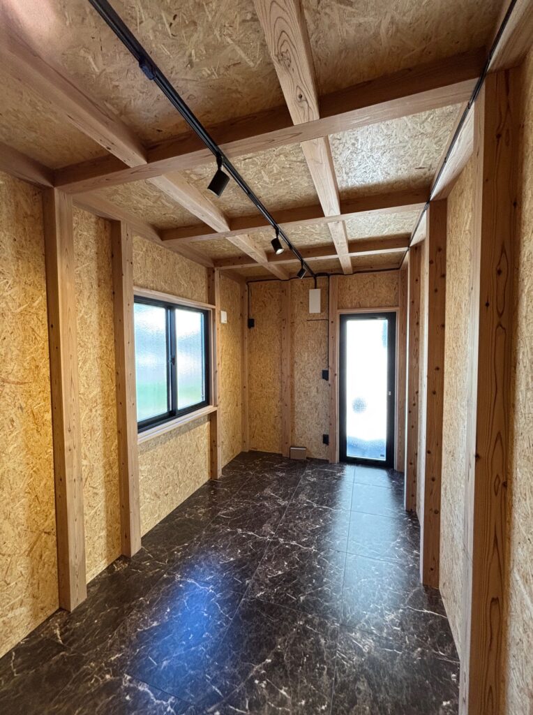 筋トレ専用ご自宅のお庭に！