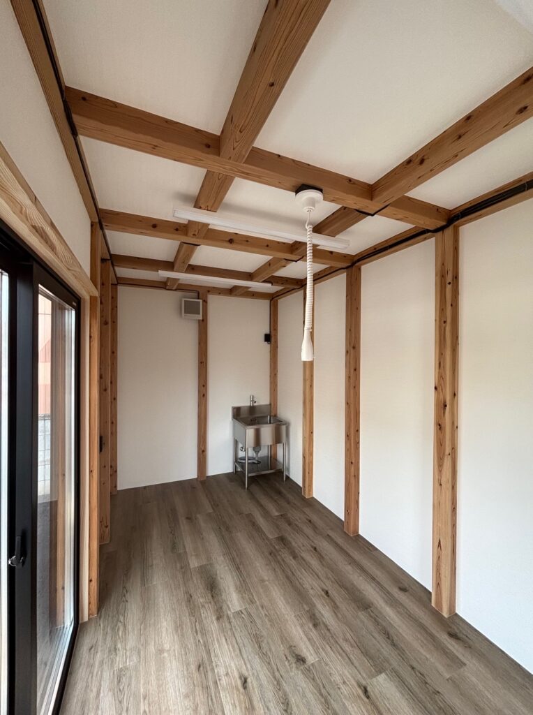 朝倉町のよしだ屋御菓子司快適空間の仕事部屋に！