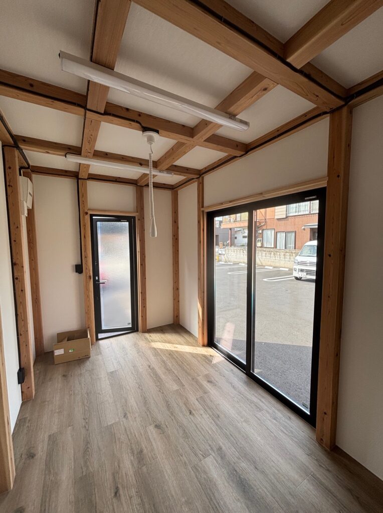 朝倉町のよしだ屋御菓子司快適空間の仕事部屋に！